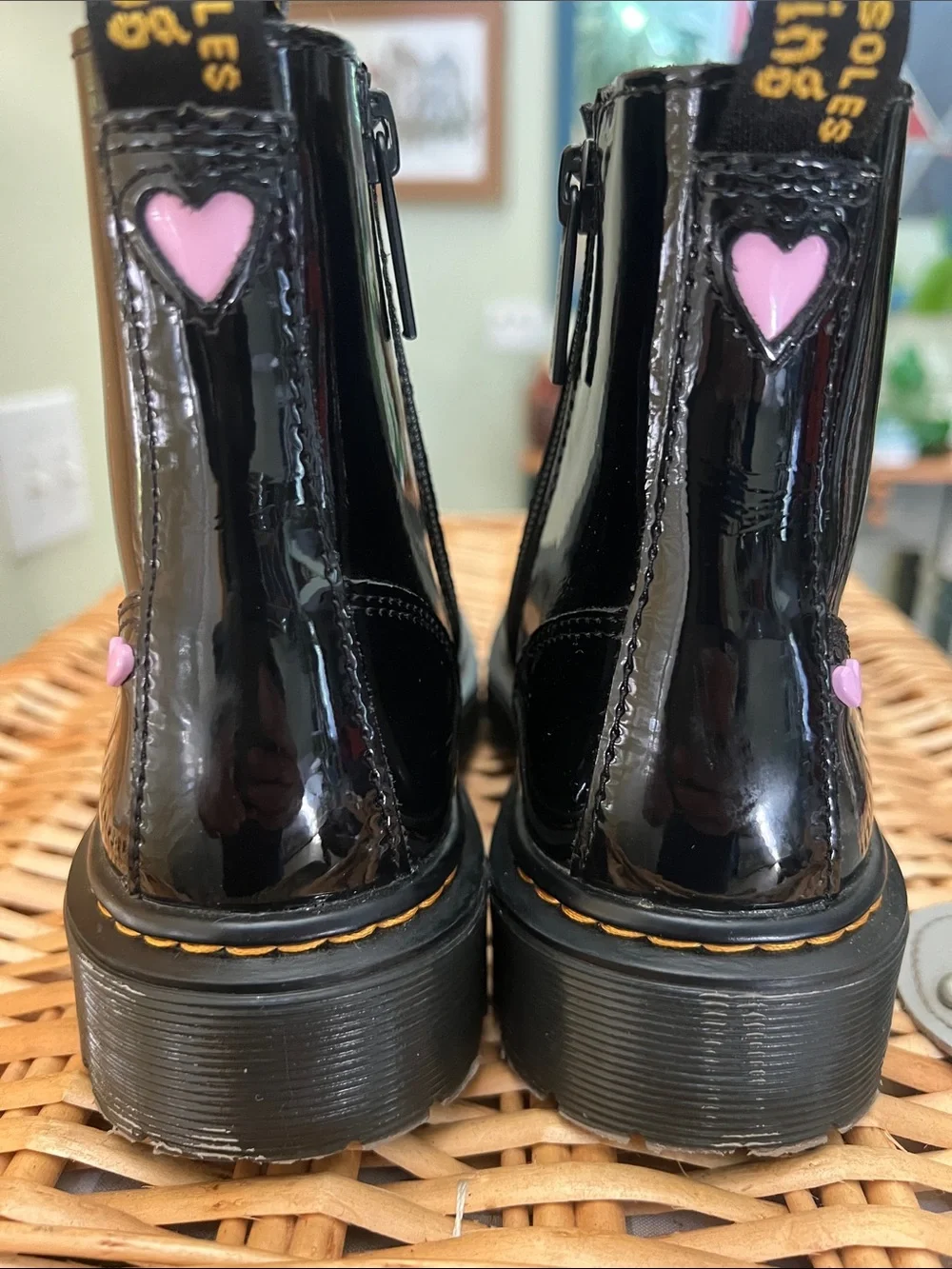 Dr. Martens Kids Black Patent Boots with Pink Heart Zippers Pre-owned size 1